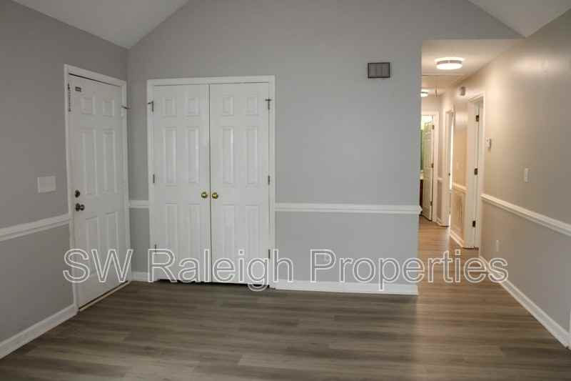 1400 Squire Ridge Dr - Photo 5 of 21