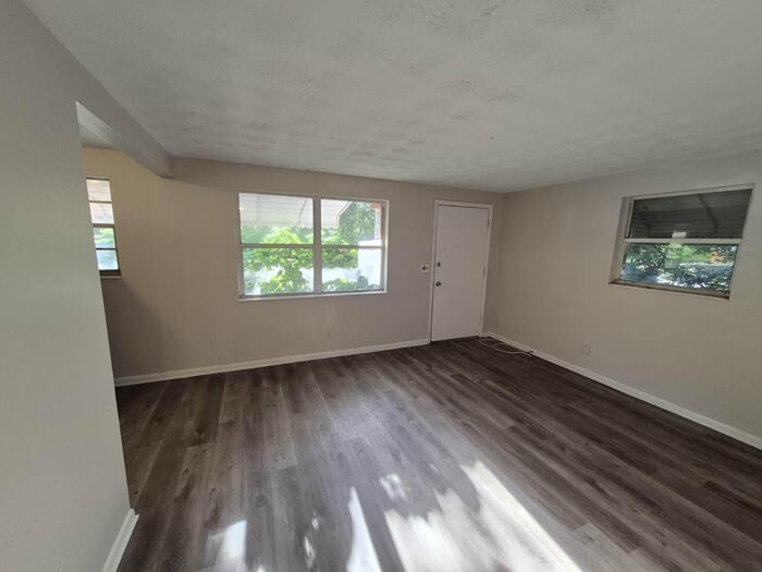 3410 Nancy St - Photo 3 of 10