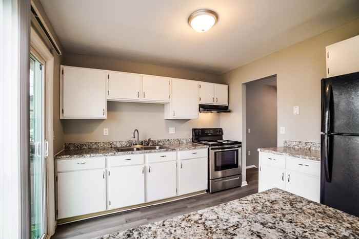 3917 Hendron Rd - Photo 7 of 13