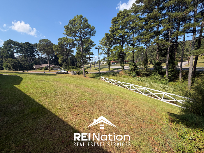 832 Monterey Dr - Photo 3 of 30