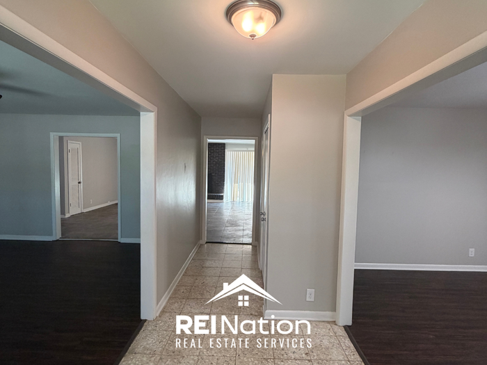 832 Monterey Dr - Photo 7 of 30