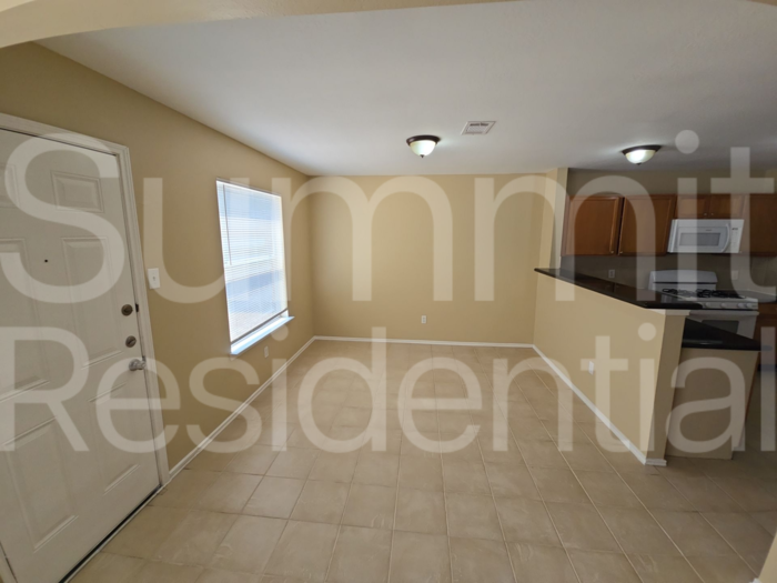 830 N Oak Dr - Photo 4 of 22