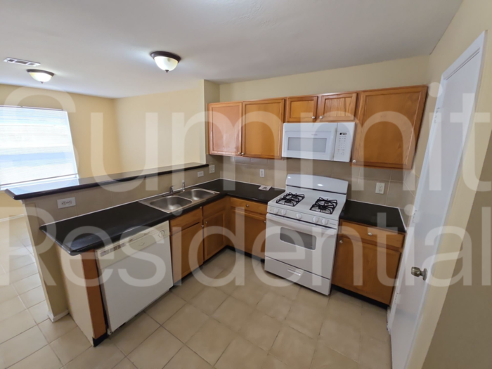 830 N Oak Dr - Photo 7 of 22