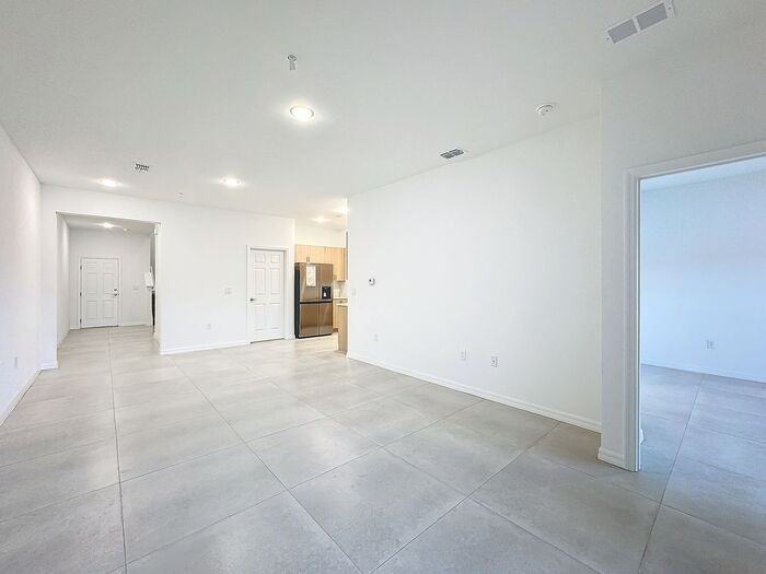 1711 Barton Towne Cir - Photo 2 of 36