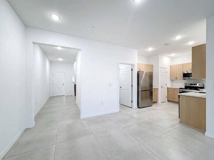1711 Barton Towne Cir - Photo 3 of 36
