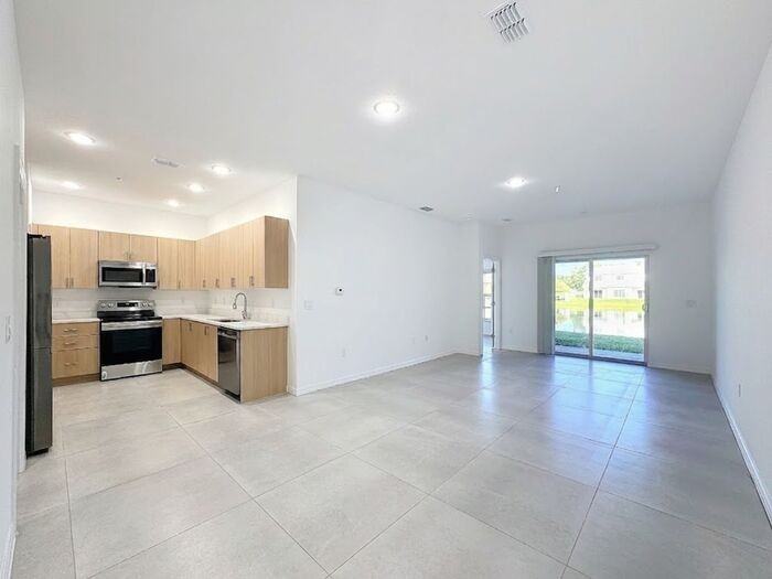 1711 Barton Towne Cir - Photo 4 of 36