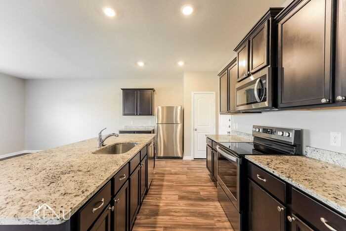 2838 Citron Gdn - Photo 4 of 17