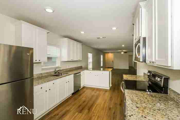 332 Sunnymeade Ln - Photo 2 of 17