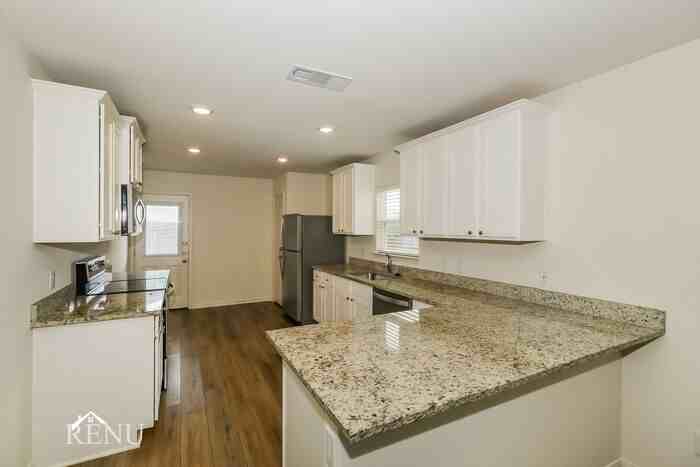 332 Sunnymeade Ln - Photo 3 of 17