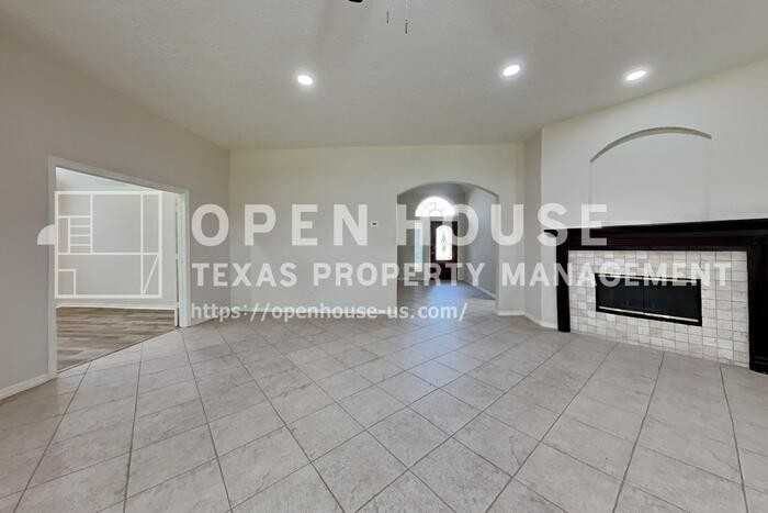 8506 Hunters Village Dr - Photo 4 of 23