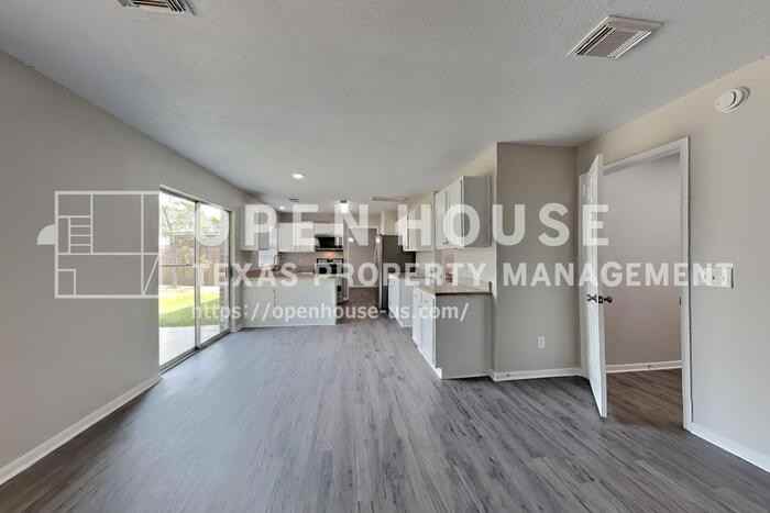 10118 Prospect Hill Dr - Photo 4 of 21