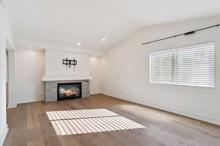 923 N 59th St - Photo 7 of 46
