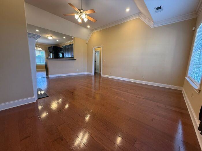 604 Stewart Cv - Photo 3 of 32