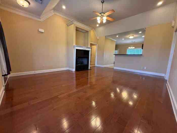 604 Stewart Cv - Photo 4 of 32