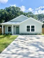 featured image of 723 W 6th St