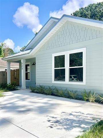 723 W 6th St - Photo 2 of 14
