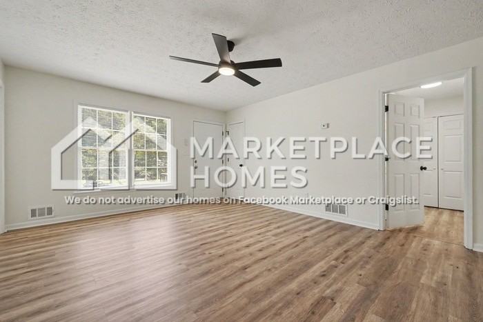 1025 Walker Place Dr - Photo 5 of 27