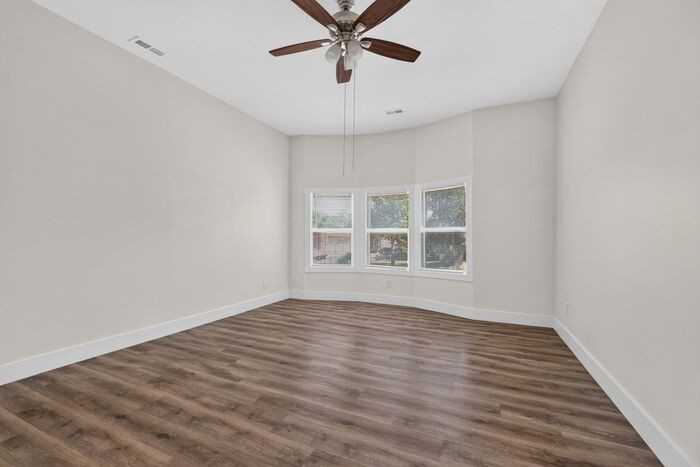 448 N State Ave #C - Photo 4 of 23