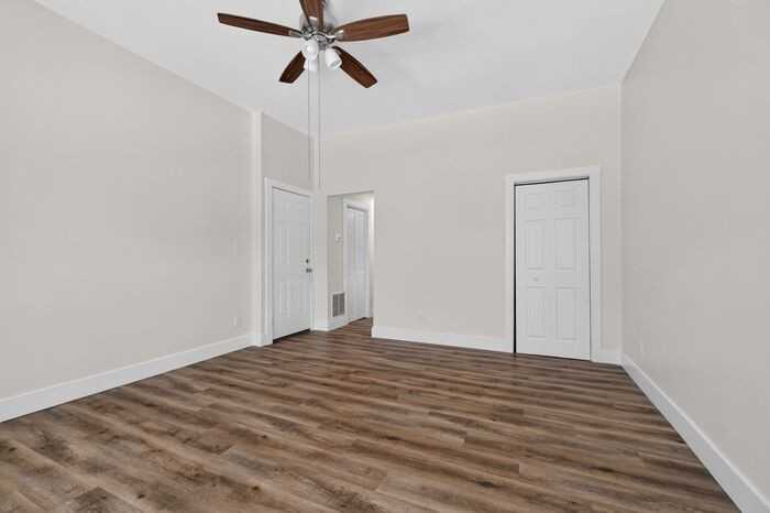 448 N State Ave #C - Photo 7 of 23