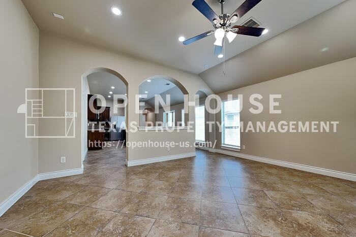 27407 Tracy Ridge Ct - Photo 4 of 23