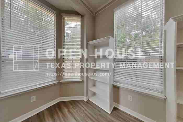 5302 Cedar Lodge Ct - Photo 7 of 20