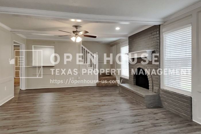 5307 Summerfield Ln - Photo 4 of 20