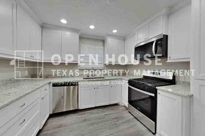 5307 Summerfield Ln - Photo 5 of 20