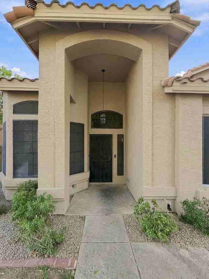 193 W Amanda Ln - Photo 2 of 50