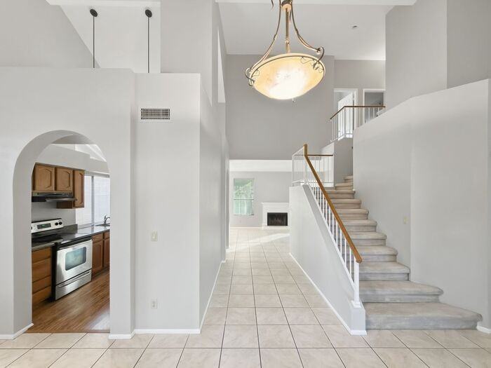 193 W Amanda Ln - Photo 5 of 50