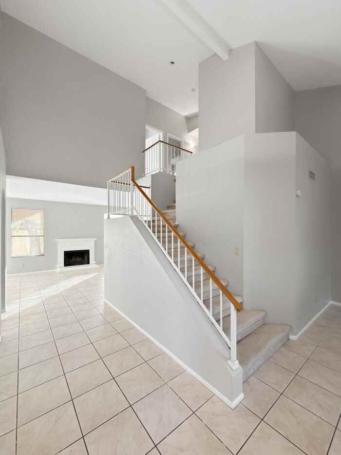 193 W Amanda Ln - Photo 6 of 50
