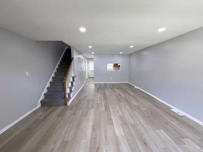 502 S Logan Ave - Photo 2 of 26