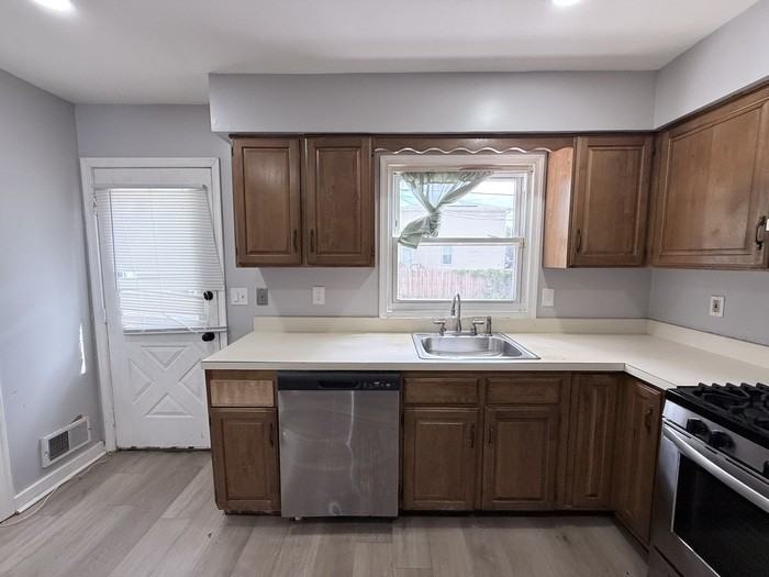 502 S Logan Ave - Photo 4 of 26
