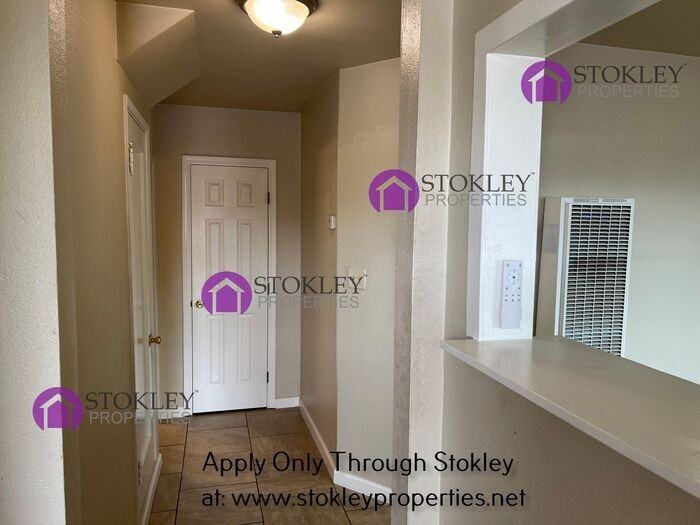 715 B St #B - Photo 3 of 14