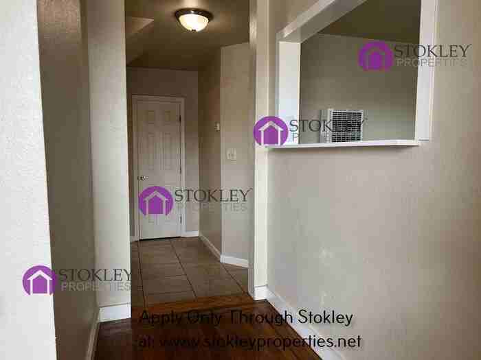 715 B St #B - Photo 4 of 14