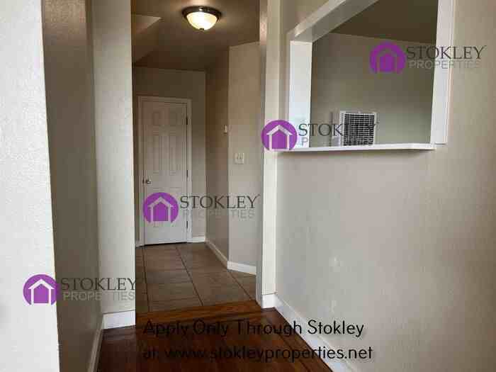715 B St #B - Photo 5 of 14