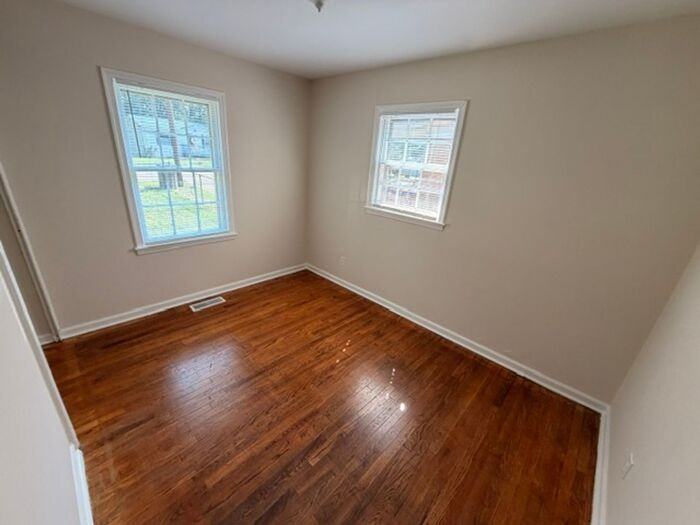 108 Wilson St - Photo 5 of 18