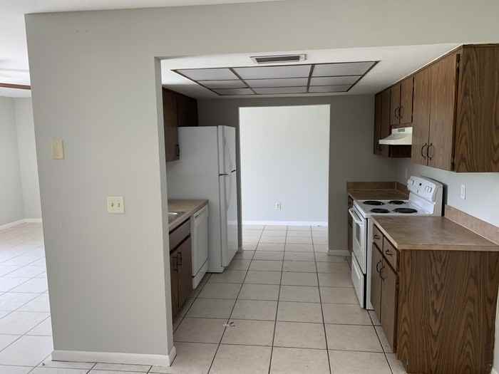 4711 Se 4th Pl - Photo 3 of 10