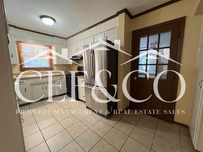 308 Pine Lake Ct - Photo 5 of 34