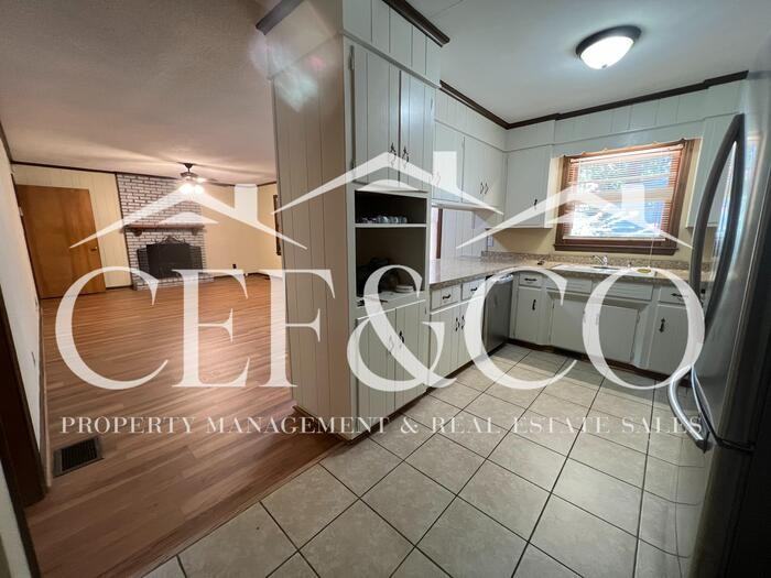 308 Pine Lake Ct - Photo 6 of 34