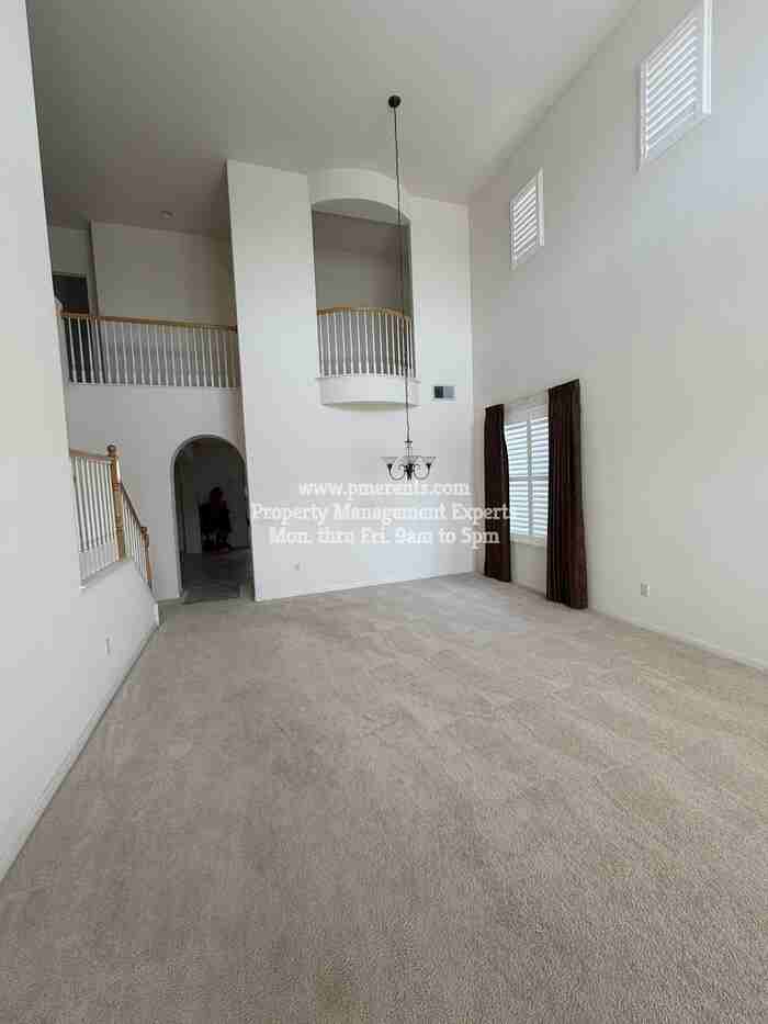 2531 Crestmore Cir - Photo 2 of 7