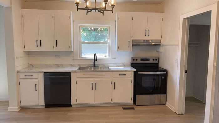 634 Oates Rd - Photo 2 of 24