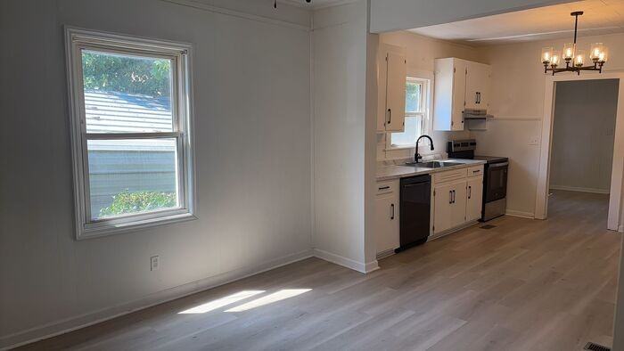 634 Oates Rd - Photo 5 of 24