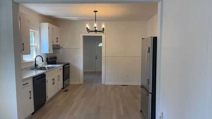 634 Oates Rd - Photo 6 of 24