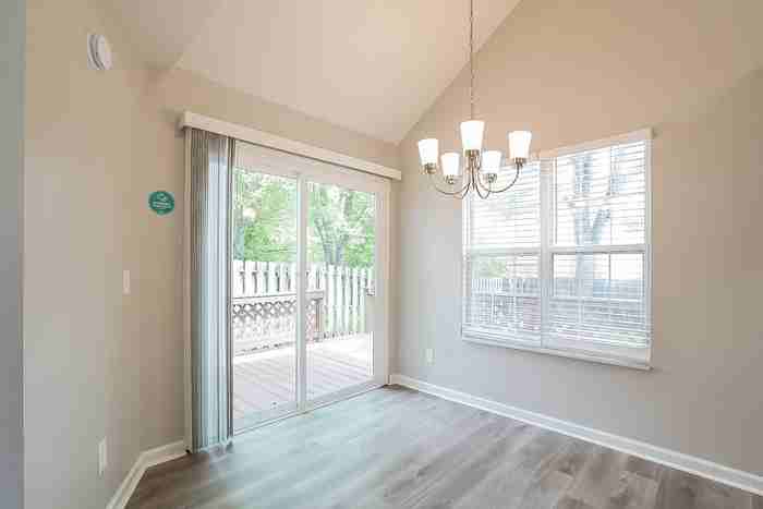 215 Hunters Chase Dr - Photo 7 of 17