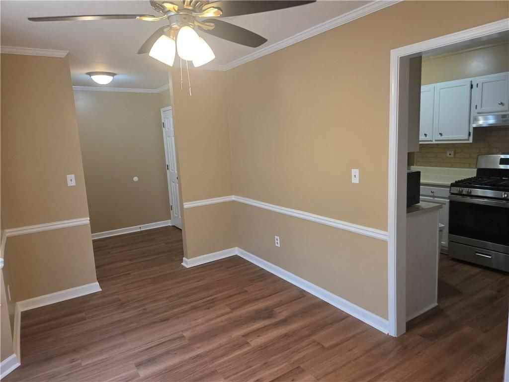 5595 Wells Cir - Photo 3 of 22