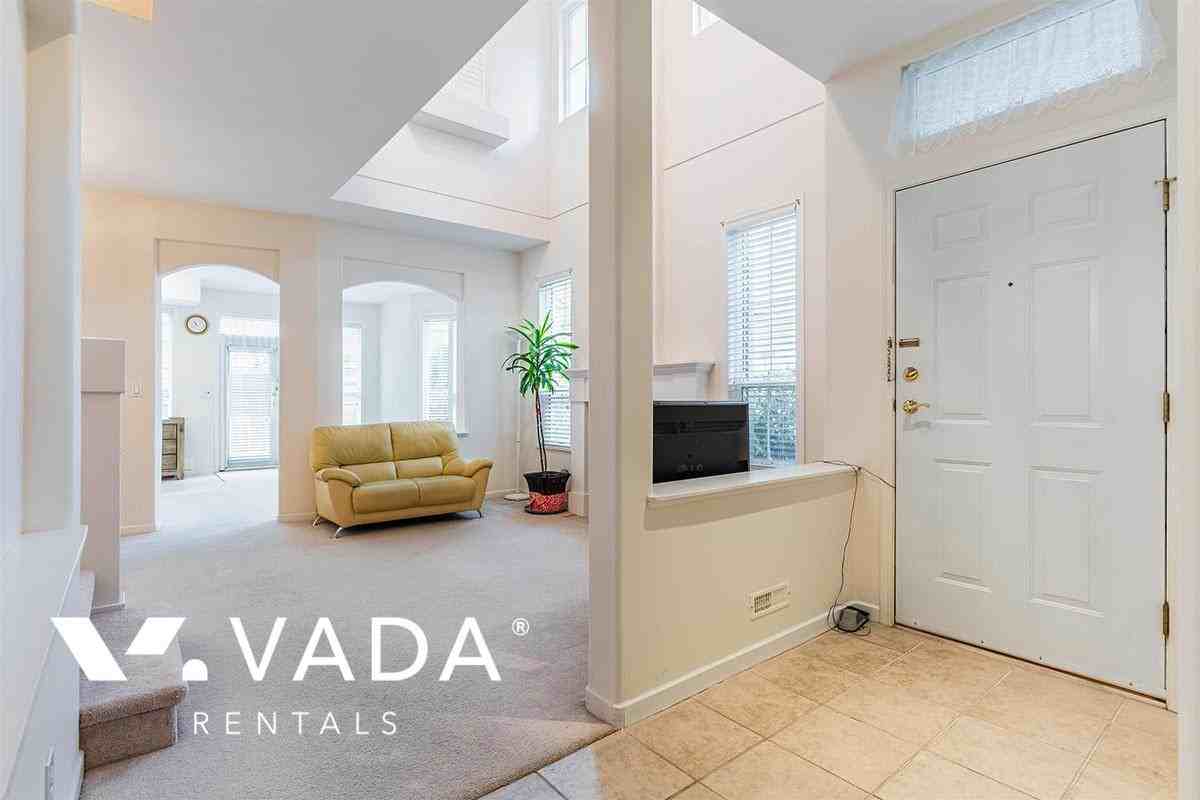 6950 120 St - Photo 7 of 42