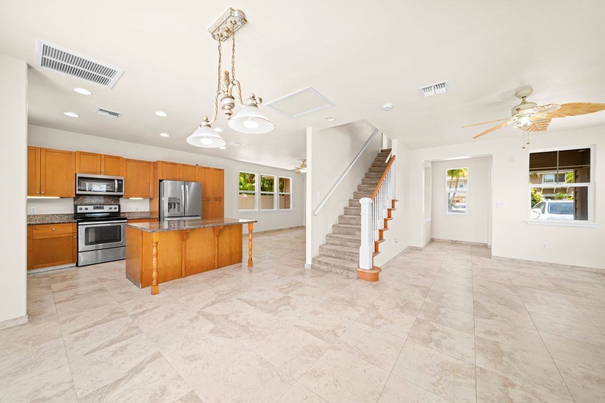 65 Maunaleo Pl - Photo 2 of 50