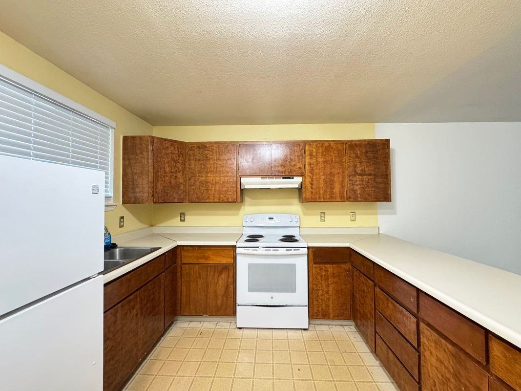 2148 Primrose Dr - Photo 3 of 23