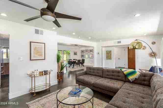 1610 W Lawrence Rd - Photo 3 of 14