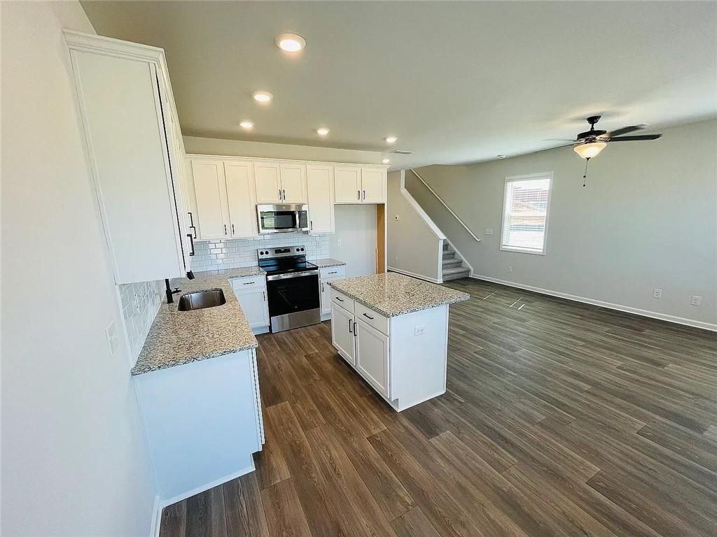 126 Lauren St - Photo 7 of 23